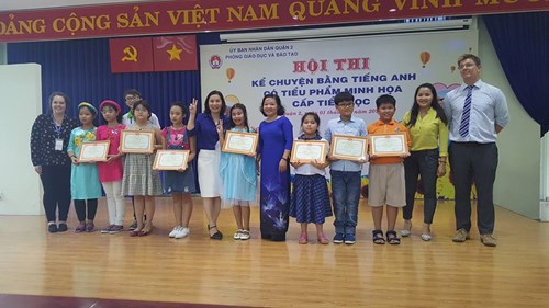 Kể chuyện bằng tiếng Anh có tiểu phẩm minh họa